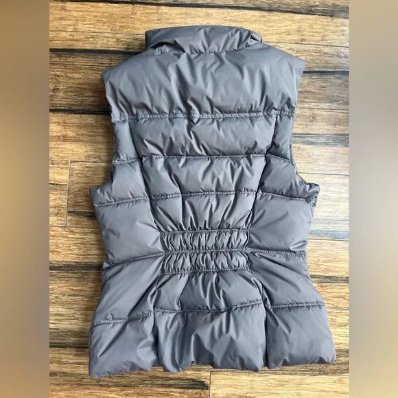 GAP puffer vest XS - Picture 2 of 3